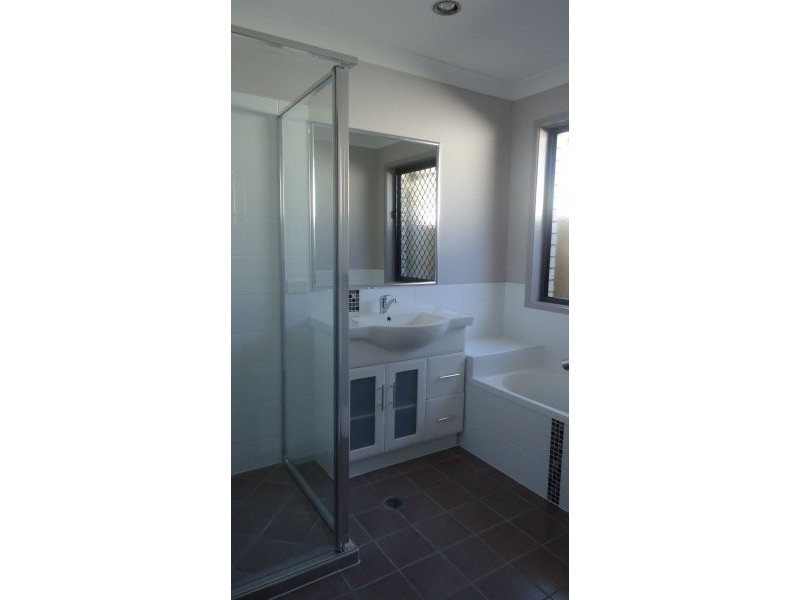 8 Wylie Court, Springfield Lakes QLD 4300