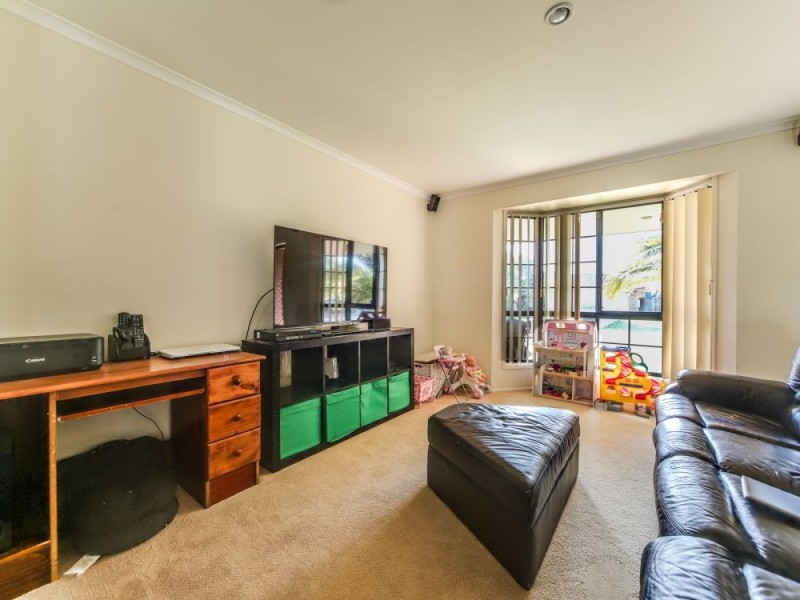 18 Blueash Crescent, Oxenford QLD 4210