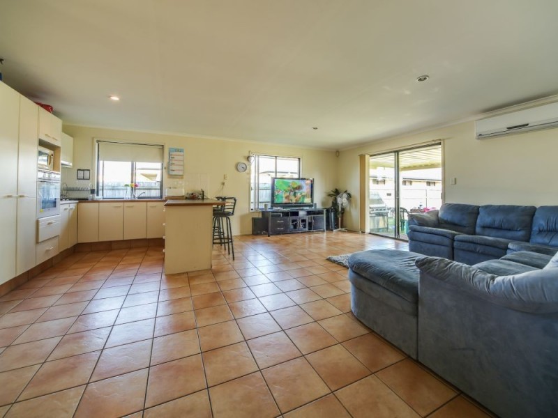 18 Blueash Crescent, Oxenford QLD 4210