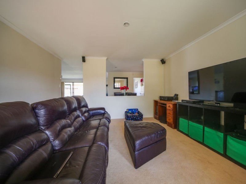 18 Blueash Crescent, Oxenford QLD 4210