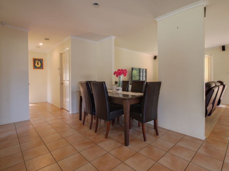 18 Blueash Crescent, Oxenford QLD 4210