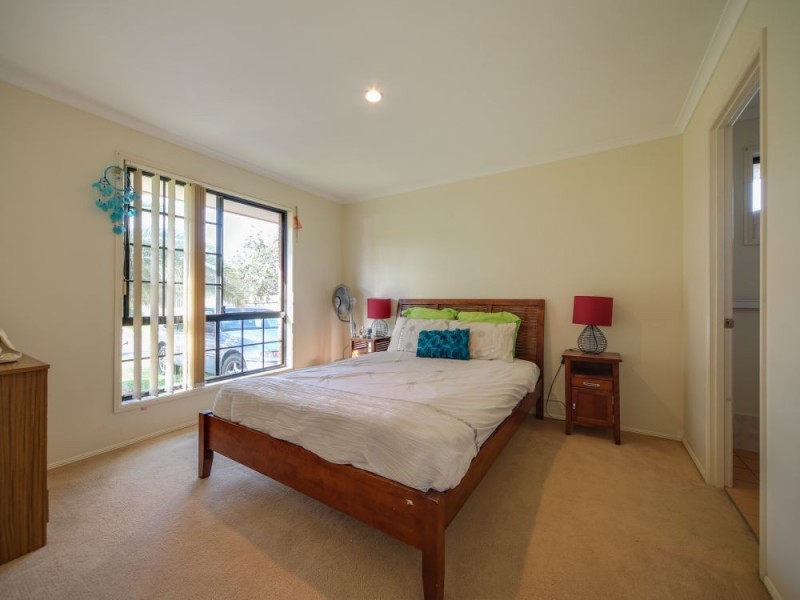 18 Blueash Crescent, Oxenford QLD 4210