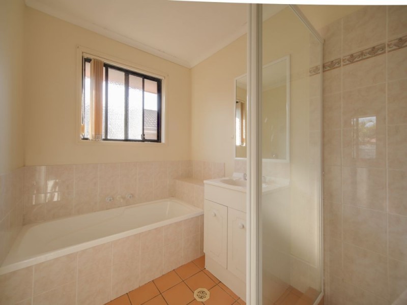 18 Blueash Crescent, Oxenford QLD 4210