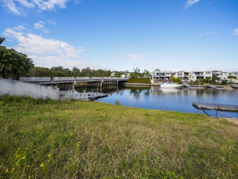 4 Quayside Drive, Helensvale QLD 4212