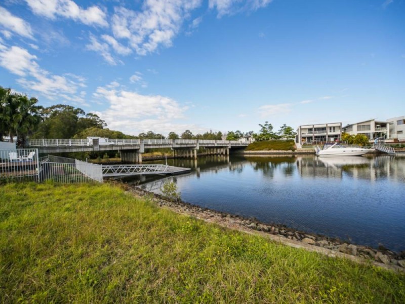 4 Quayside Drive, Helensvale QLD 4212