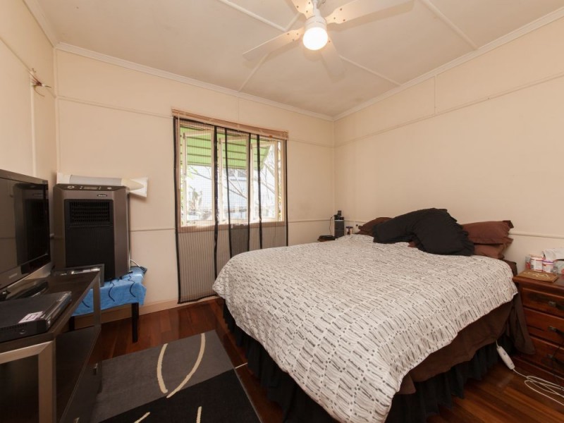 106 Marshall Road, Holland Park QLD 4121