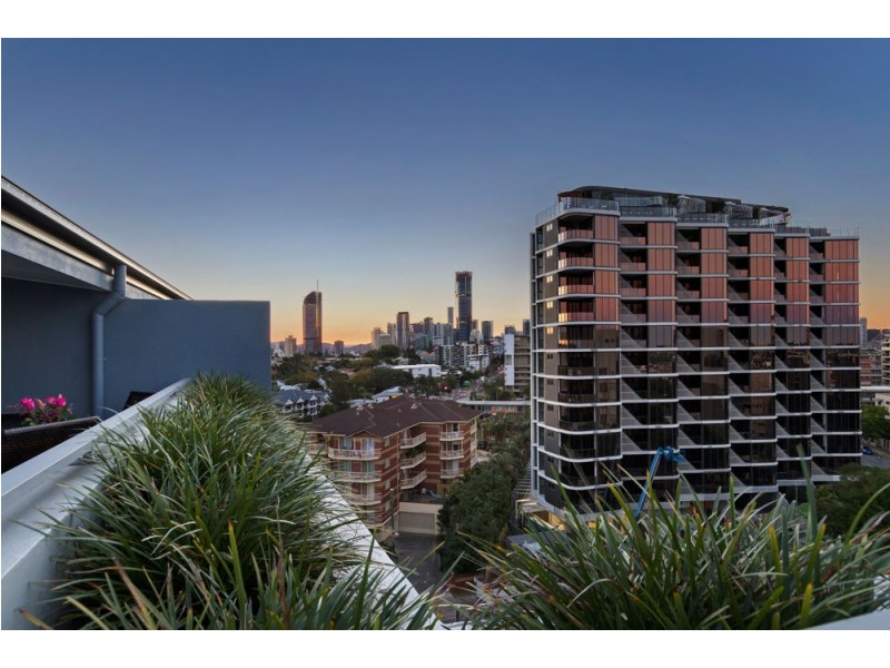 18/215 Wellington Road, East Brisbane QLD 4169