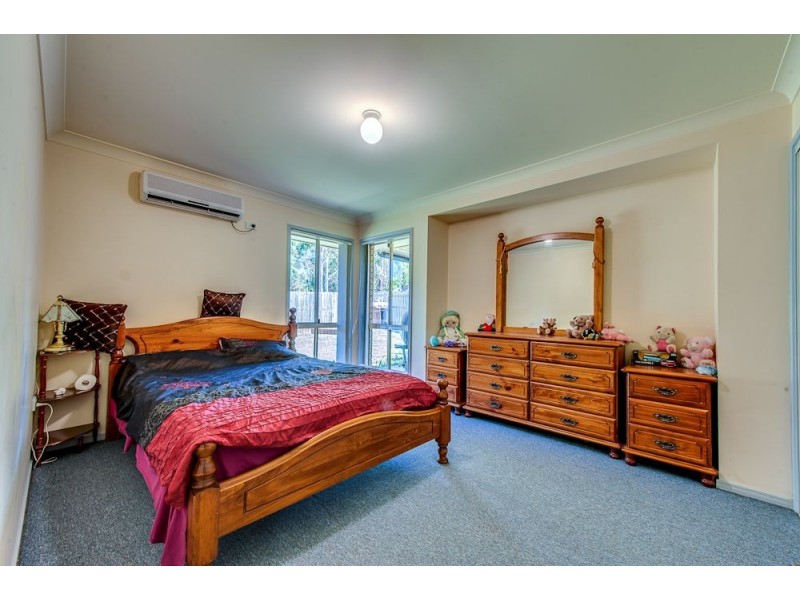 8 Morris Street, Flinders View QLD 4305