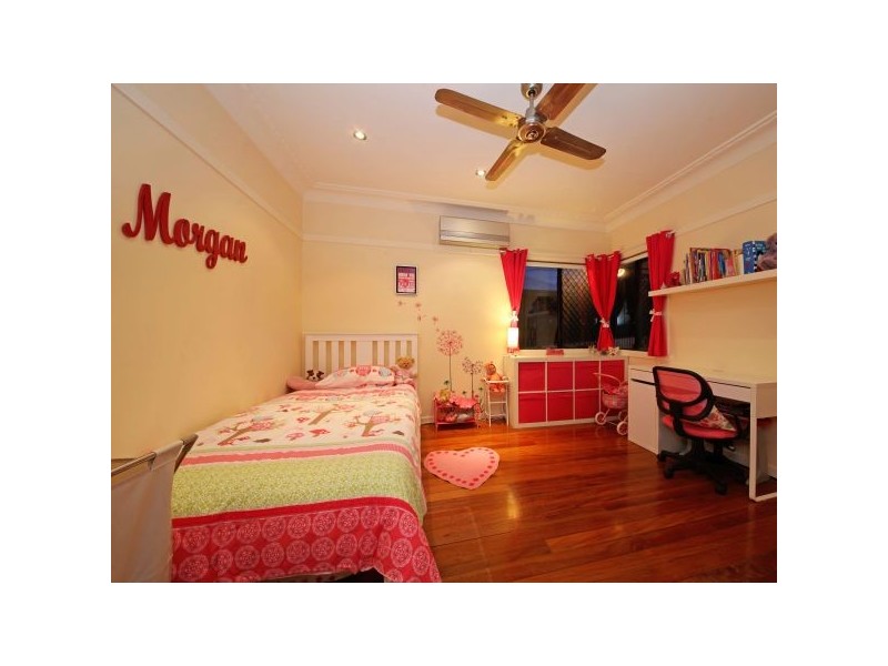 9 Creton Street, Brighton QLD 4017