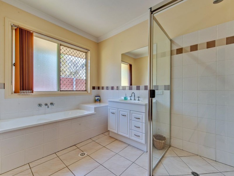 18 Tuckeroo Place, Sunnybank Hills QLD 4109