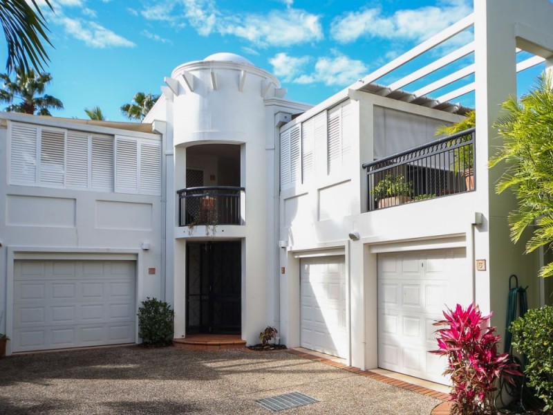 2 ‘Central’ 100 Cotlew Street East, Southport QLD 4215