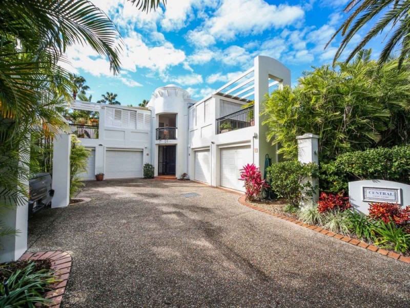 2 ‘Central’ 100 Cotlew Street East, Southport QLD 4215
