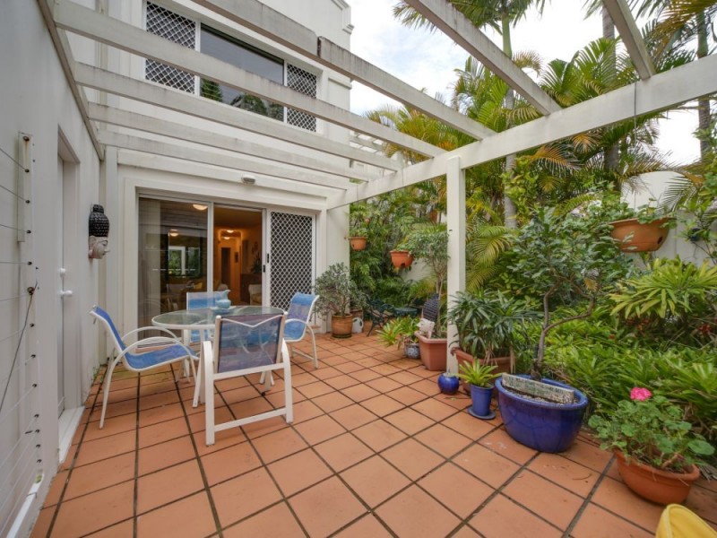 2 ‘Central’ 100 Cotlew Street East, Southport QLD 4215