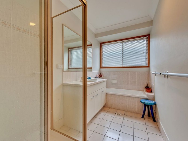 7 Mitchell Place, Forest Lake QLD 4078