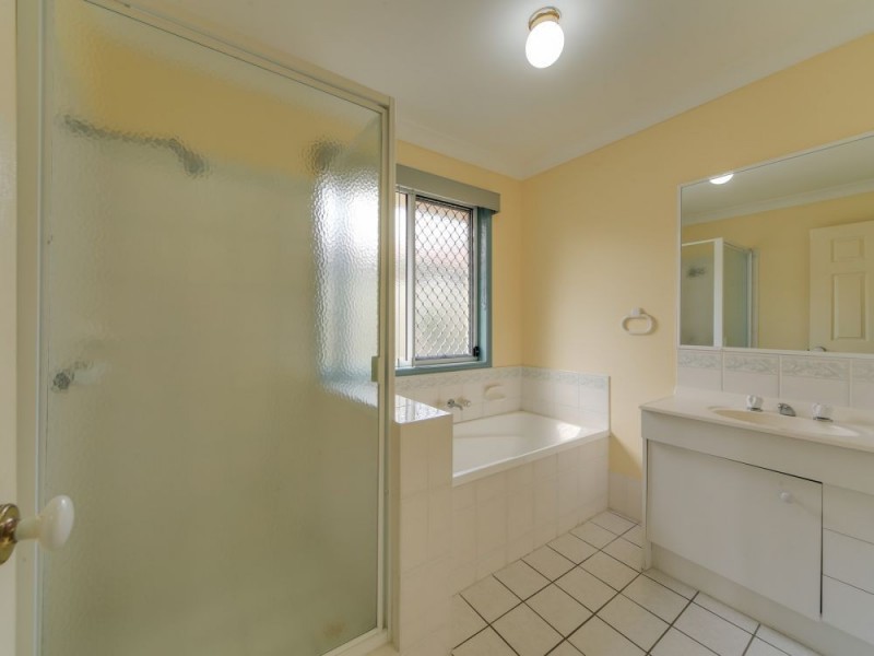 17 Kilsay Crescent, Meadowbrook QLD 4131