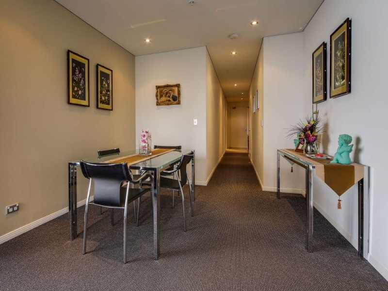 1002/4 Como Crescent, Southport QLD 4215