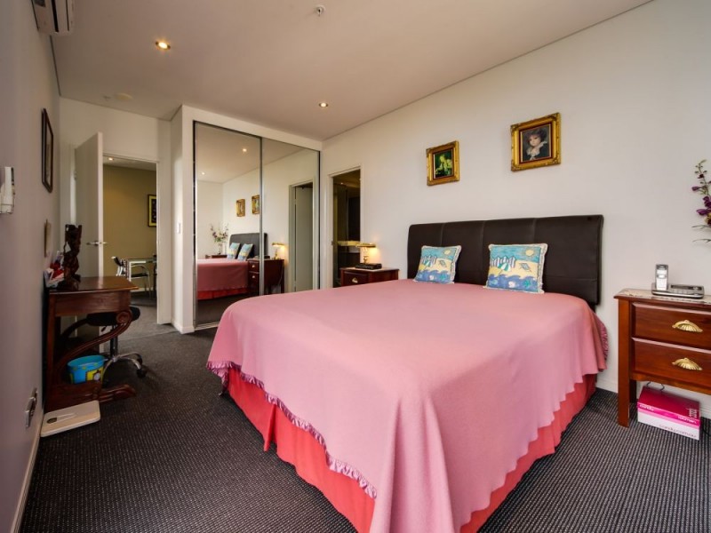 1002/4 Como Crescent, Southport QLD 4215