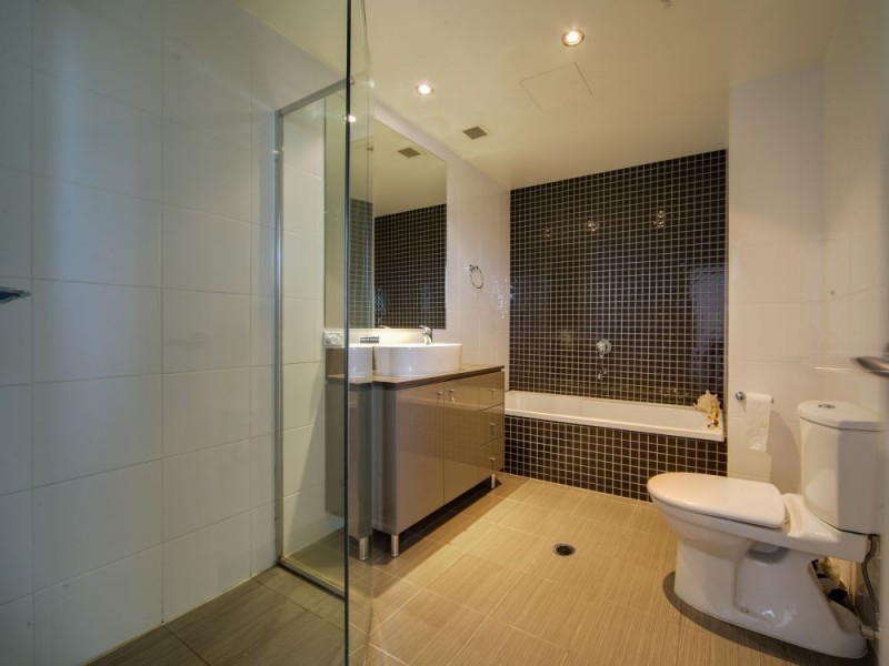 1002/4 Como Crescent, Southport QLD 4215