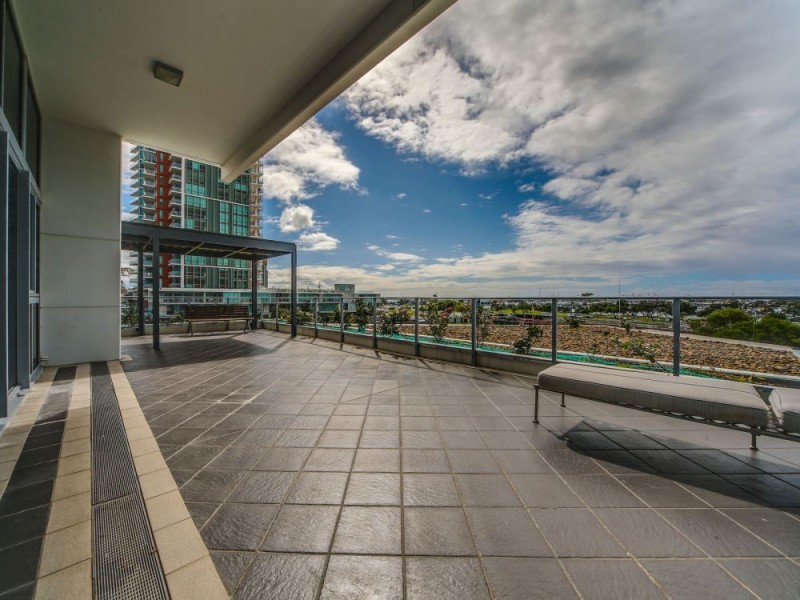 1002/4 Como Crescent, Southport QLD 4215