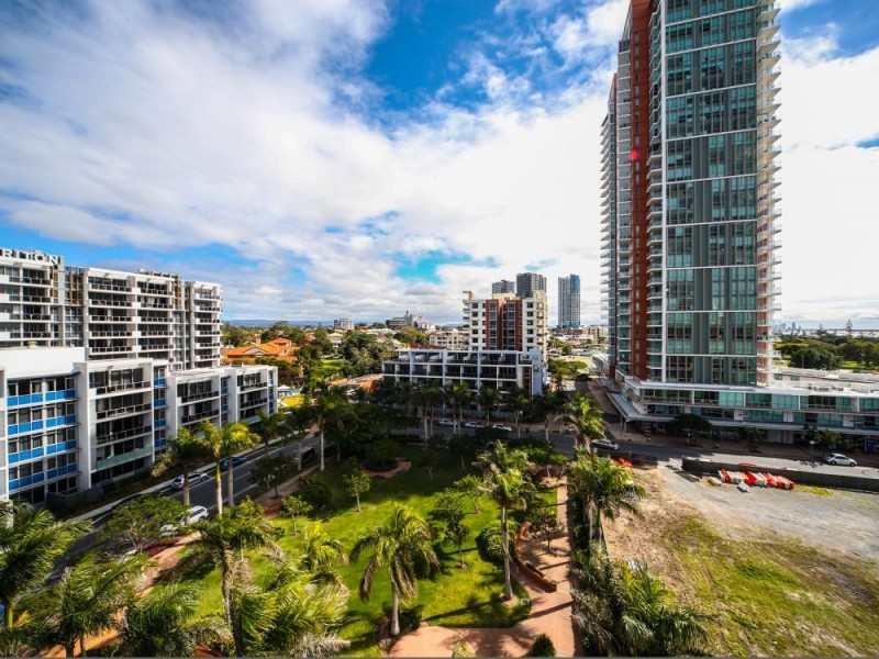 1002/4 Como Crescent, Southport QLD 4215