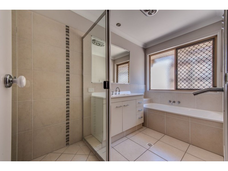 77 Laurel Street, Heathwood QLD 4110