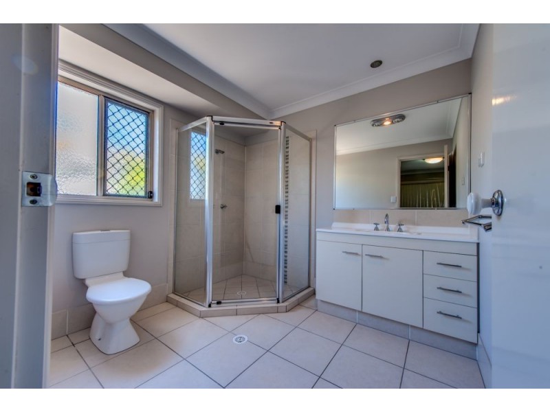 77 Laurel Street, Heathwood QLD 4110