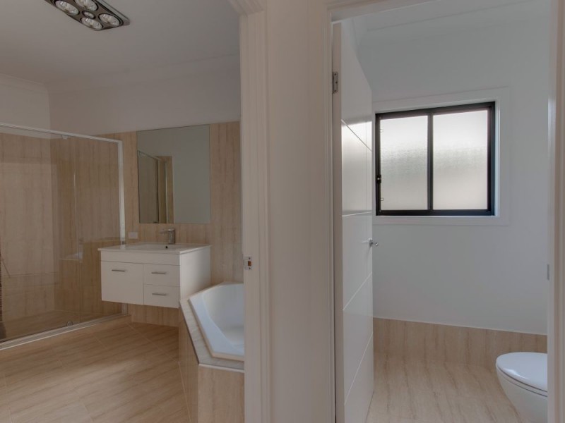 8 Amott Street, Stafford Heights QLD 4053