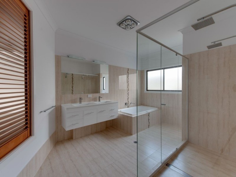 8 Amott Street, Stafford Heights QLD 4053