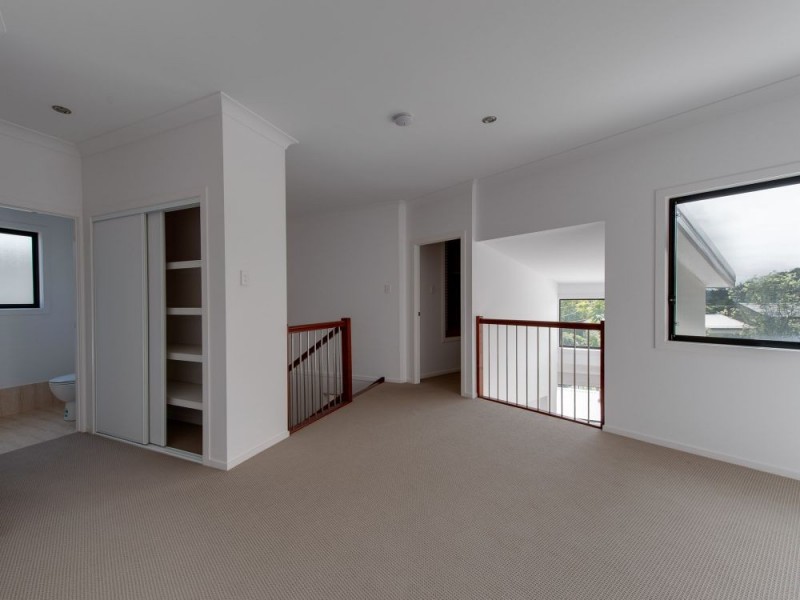 8 Amott Street, Stafford Heights QLD 4053