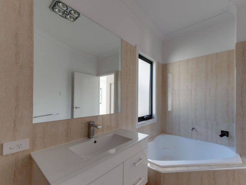 8 Amott Street, Stafford Heights QLD 4053