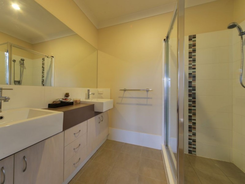 8 Chinaberry Crescent, Upper Coomera QLD 4209