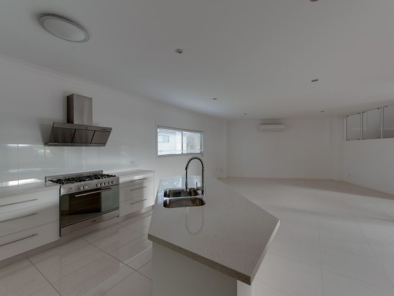 8 Amott Street, Stafford Heights QLD 4053