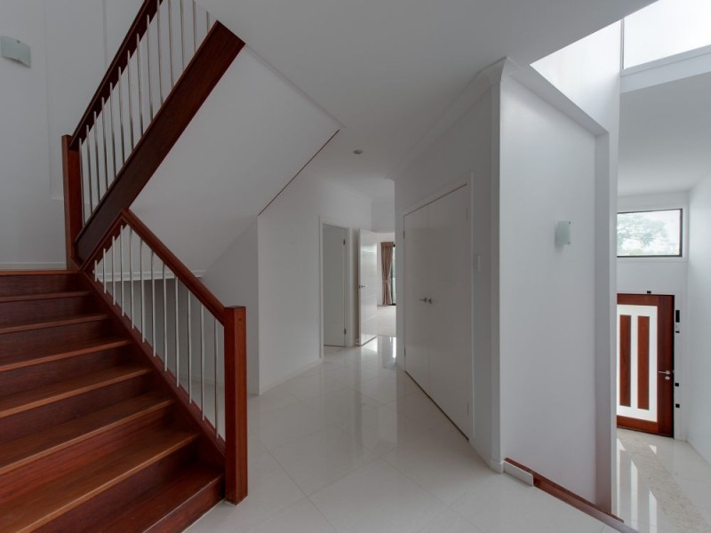 8 Amott Street, Stafford Heights QLD 4053