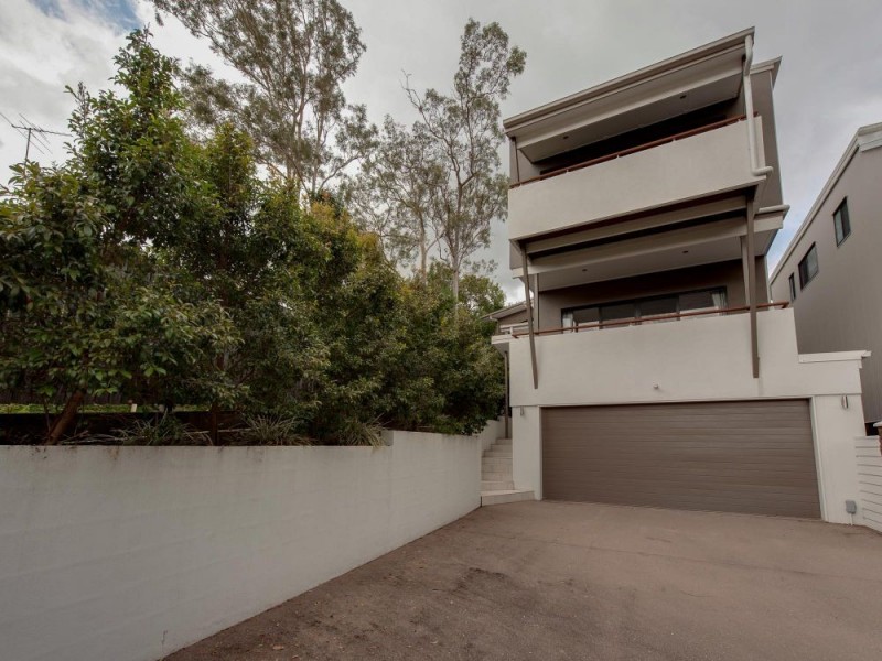 8 Amott Street, Stafford Heights QLD 4053