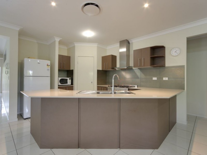 27 Rhodium Crescent, Hope Island QLD 4212
