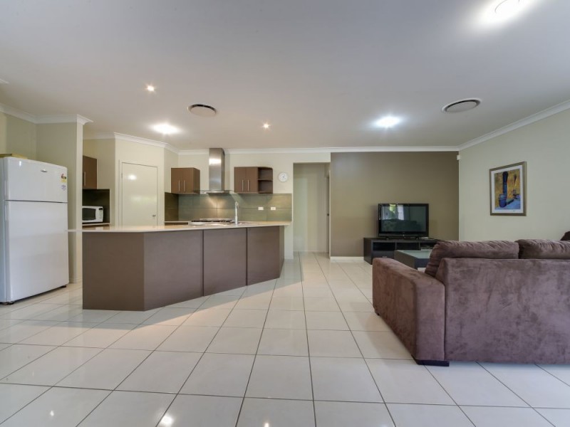 27 Rhodium Crescent, Hope Island QLD 4212