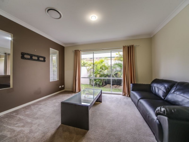 27 Rhodium Crescent, Hope Island QLD 4212