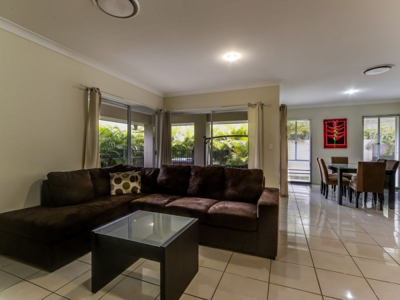 27 Rhodium Crescent, Hope Island QLD 4212
