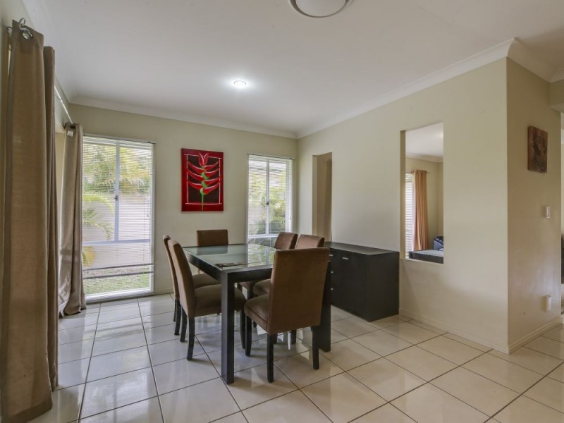 27 Rhodium Crescent, Hope Island QLD 4212