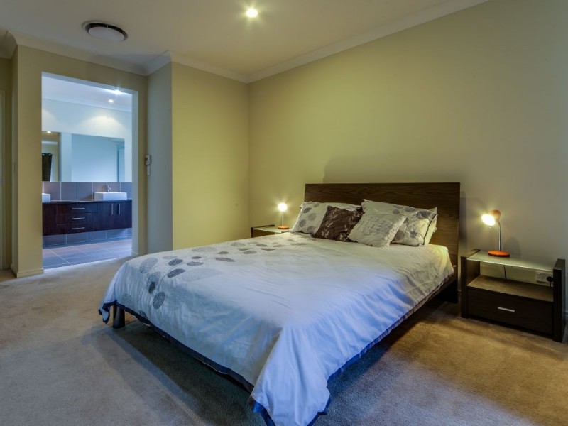27 Rhodium Crescent, Hope Island QLD 4212