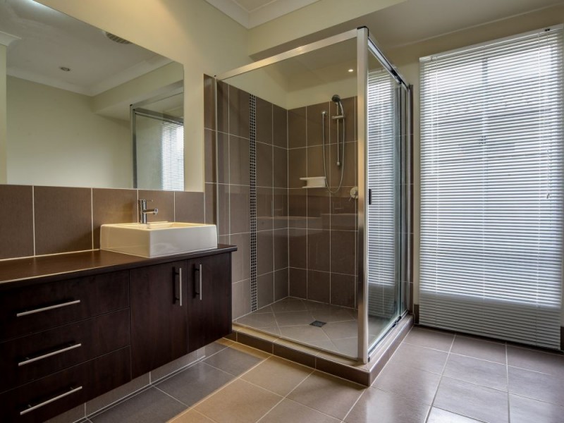 27 Rhodium Crescent, Hope Island QLD 4212