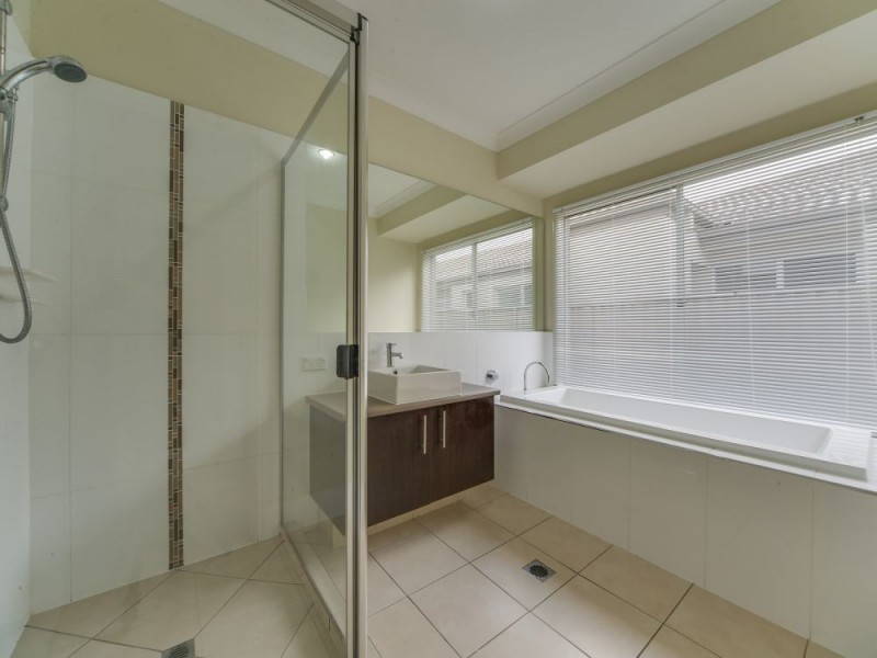27 Rhodium Crescent, Hope Island QLD 4212