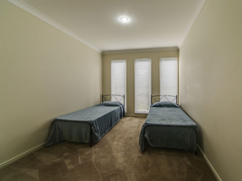 27 Rhodium Crescent, Hope Island QLD 4212