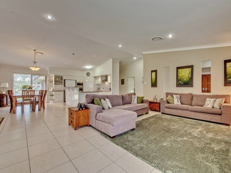 24 Compal Road, Park Ridge QLD 4125