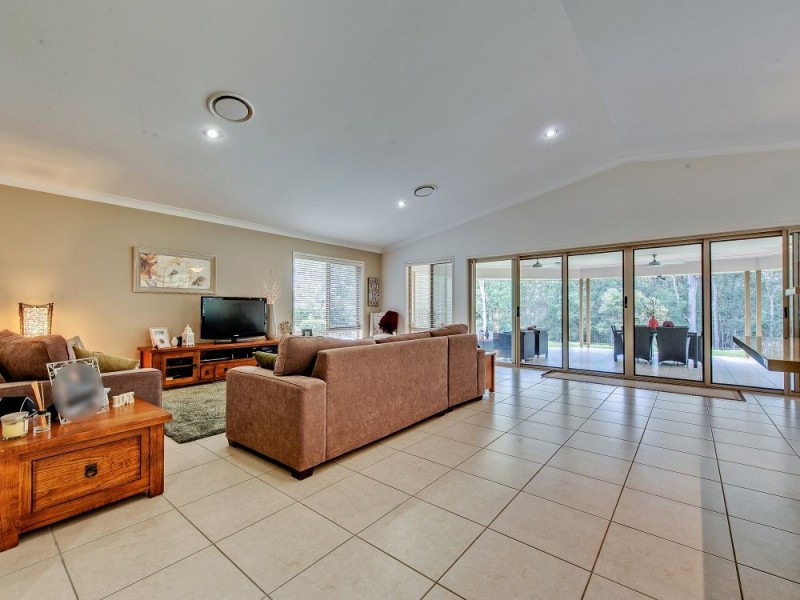 24 Compal Road, Park Ridge QLD 4125