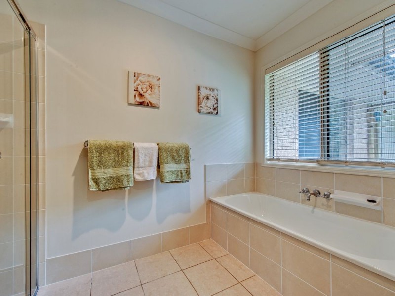 24 Compal Road, Park Ridge QLD 4125