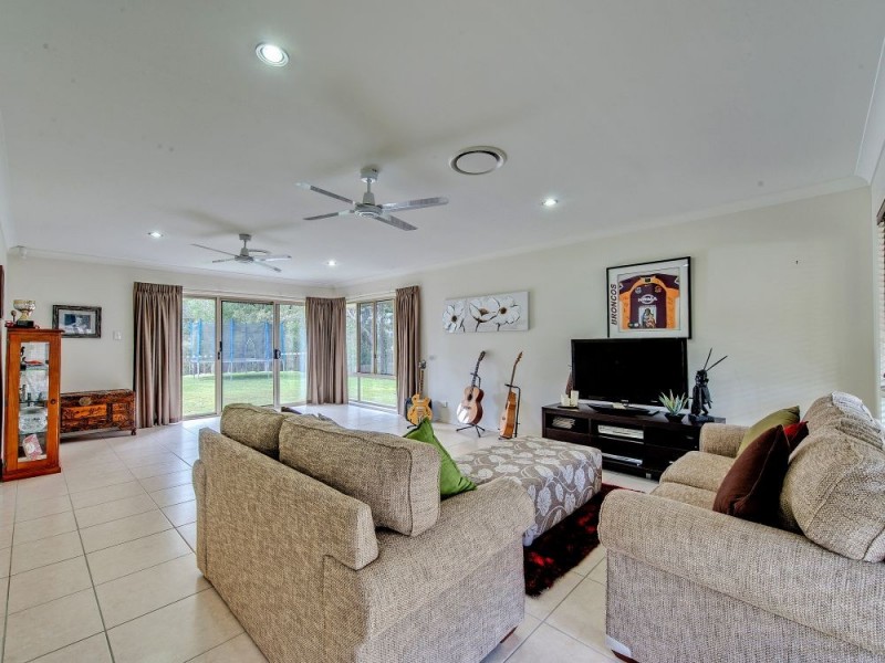24 Compal Road, Park Ridge QLD 4125