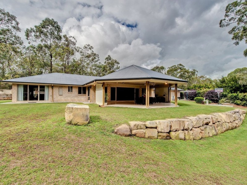 24 Compal Road, Park Ridge QLD 4125