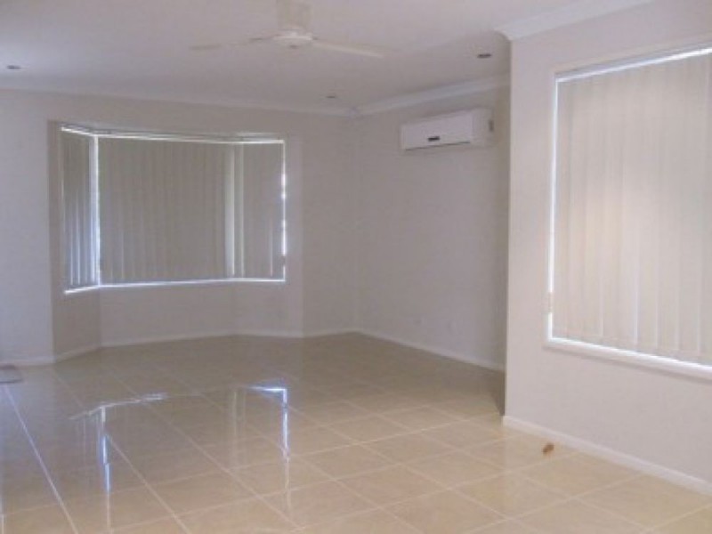 4 Clarence Place, Forest Lake QLD 4078