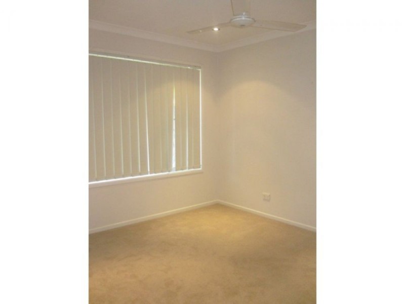 4 Clarence Place, Forest Lake QLD 4078